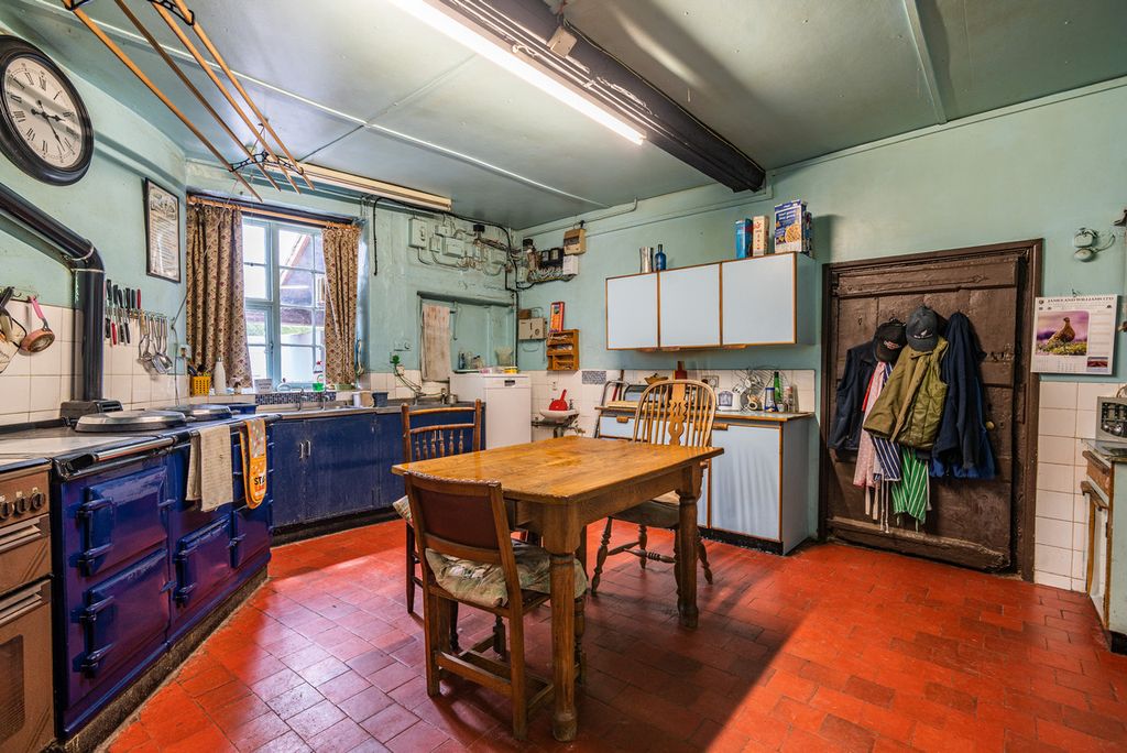 Property photo 2 of 29