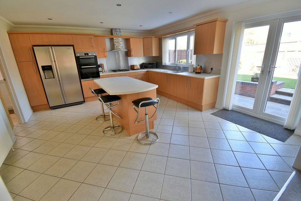 Property photo 2 of 24