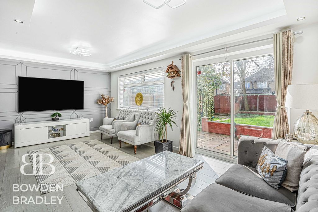 Property photo 2 of 28