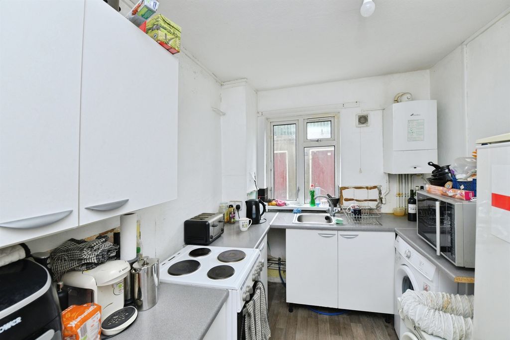 Property photo 2 of 17