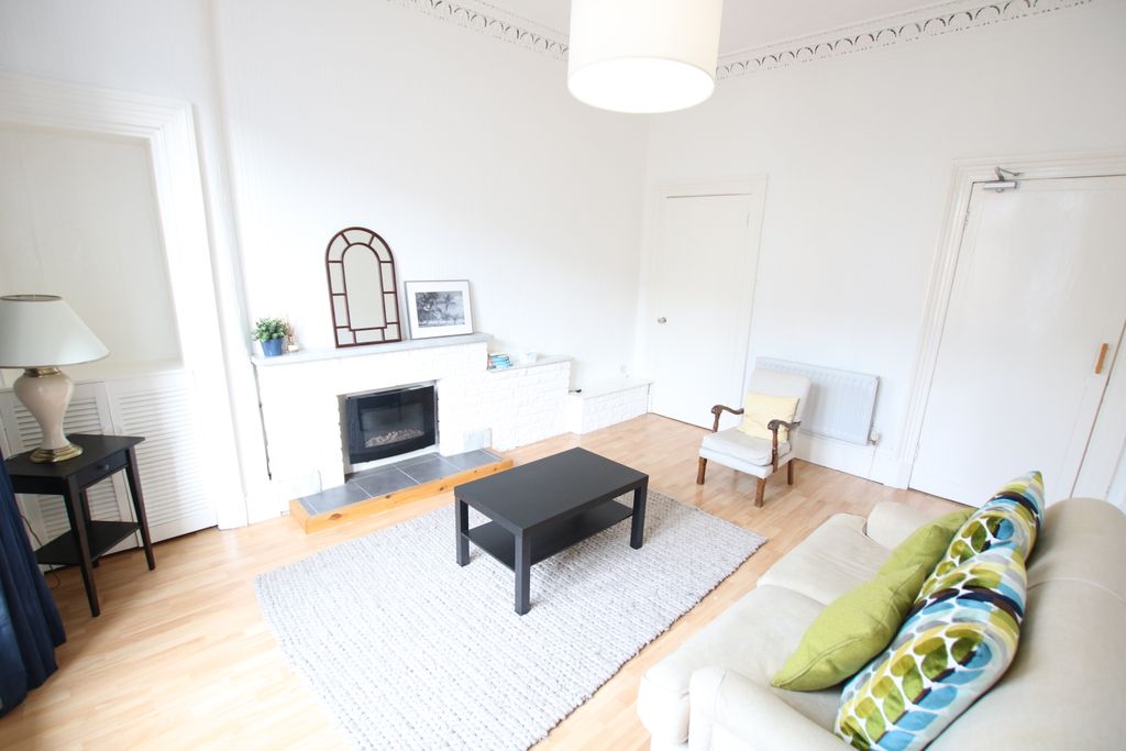 Property photo 1 of 8 Lounge