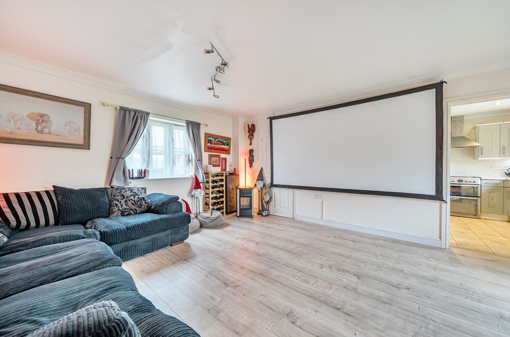 Property photo 2 of 22 2 - 1387986-11-693Adc...