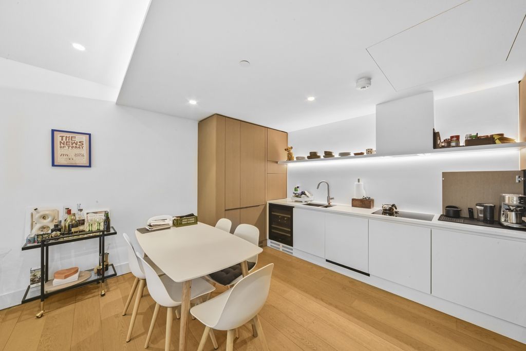 Property photo 2 of 14 Rathbone Place