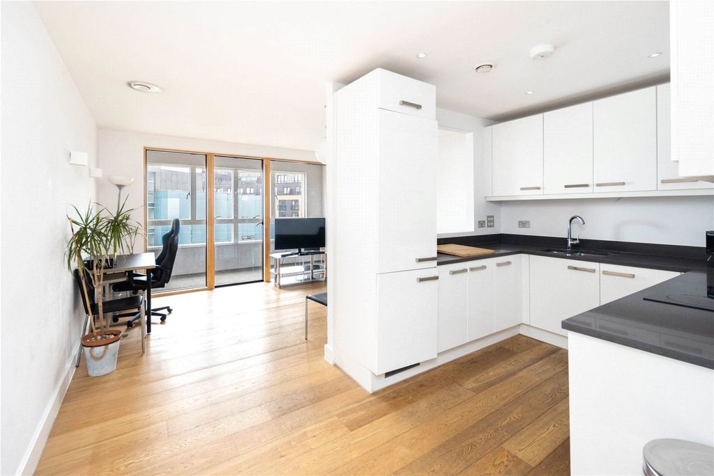 Property photo 1 of 12 Living Room/Kitchen