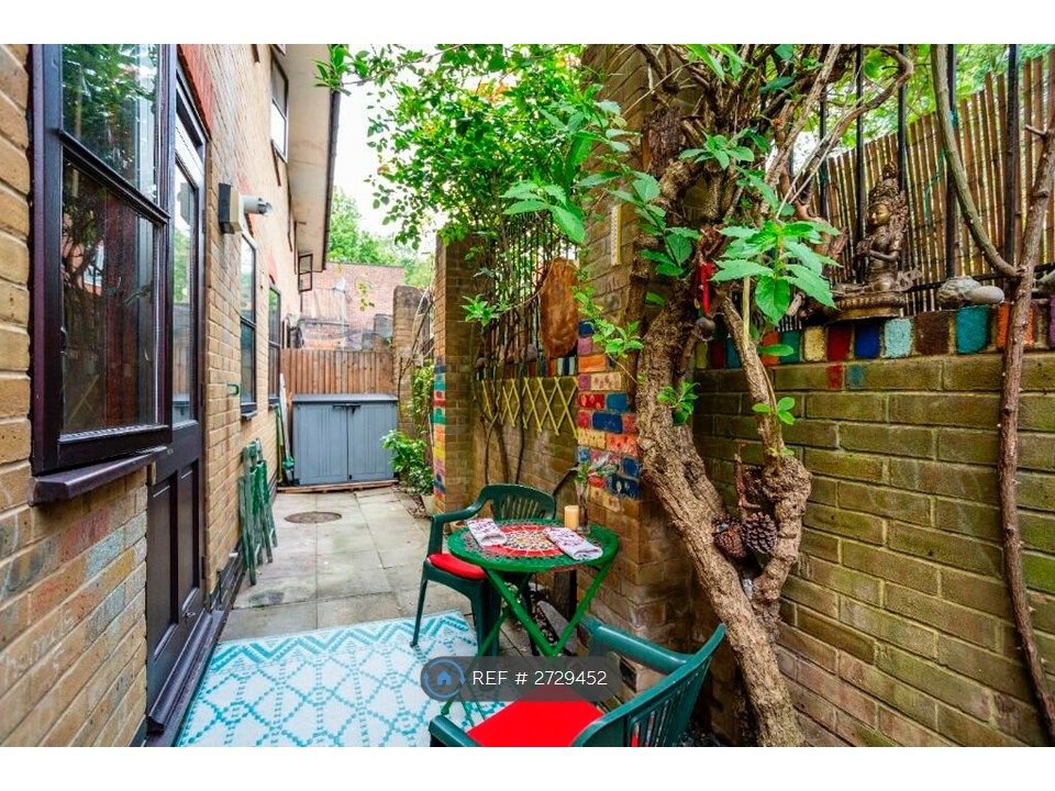 Property photo 2 of 8 Garden