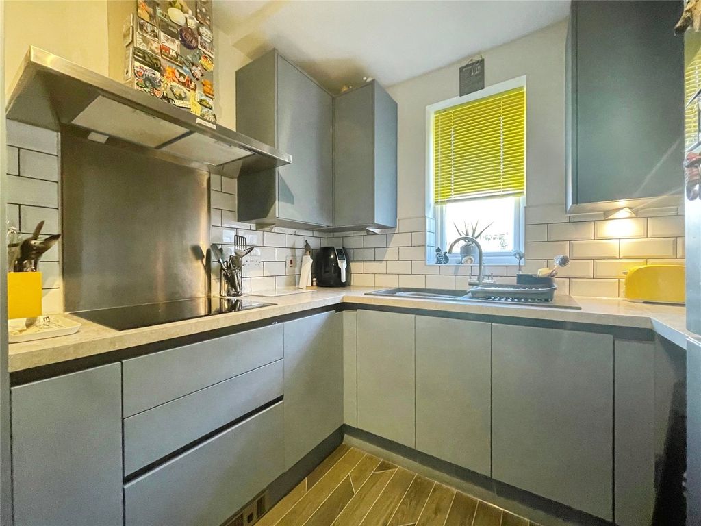 Property photo 2 of 21 Picture No. 14