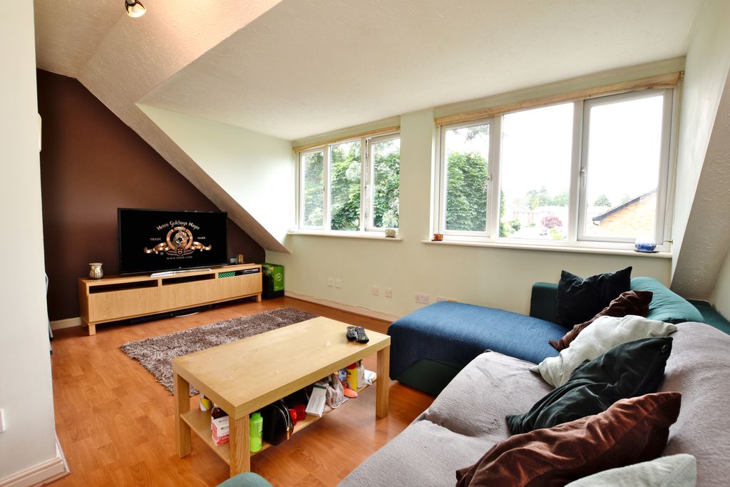 Property photo 1 of 10 Living Room