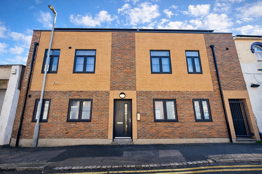 Property photo 1 of 8 5037411