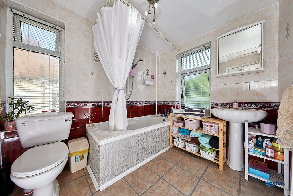 Property photo 3 of 18 Bathroom