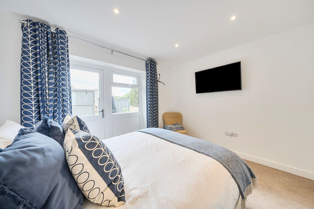 Property photo 3 of 21