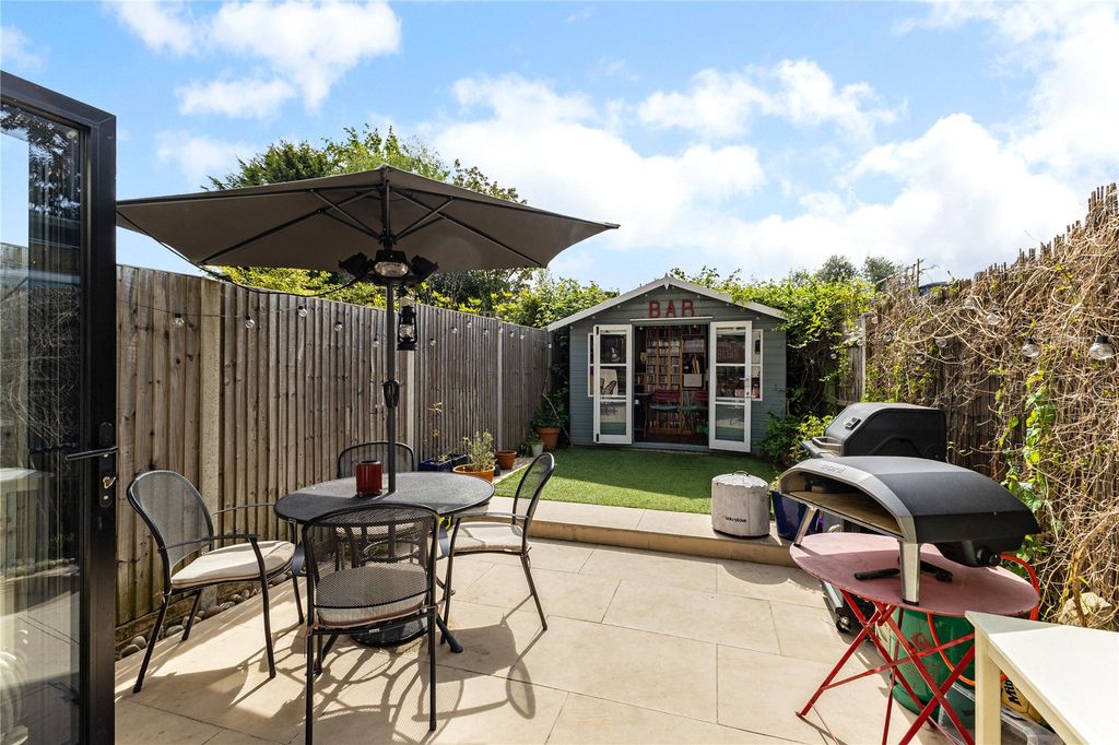 Property photo 3 of 18 Picture No. 23