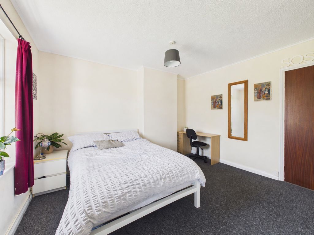 Property photo 1 of 17 Photo 8