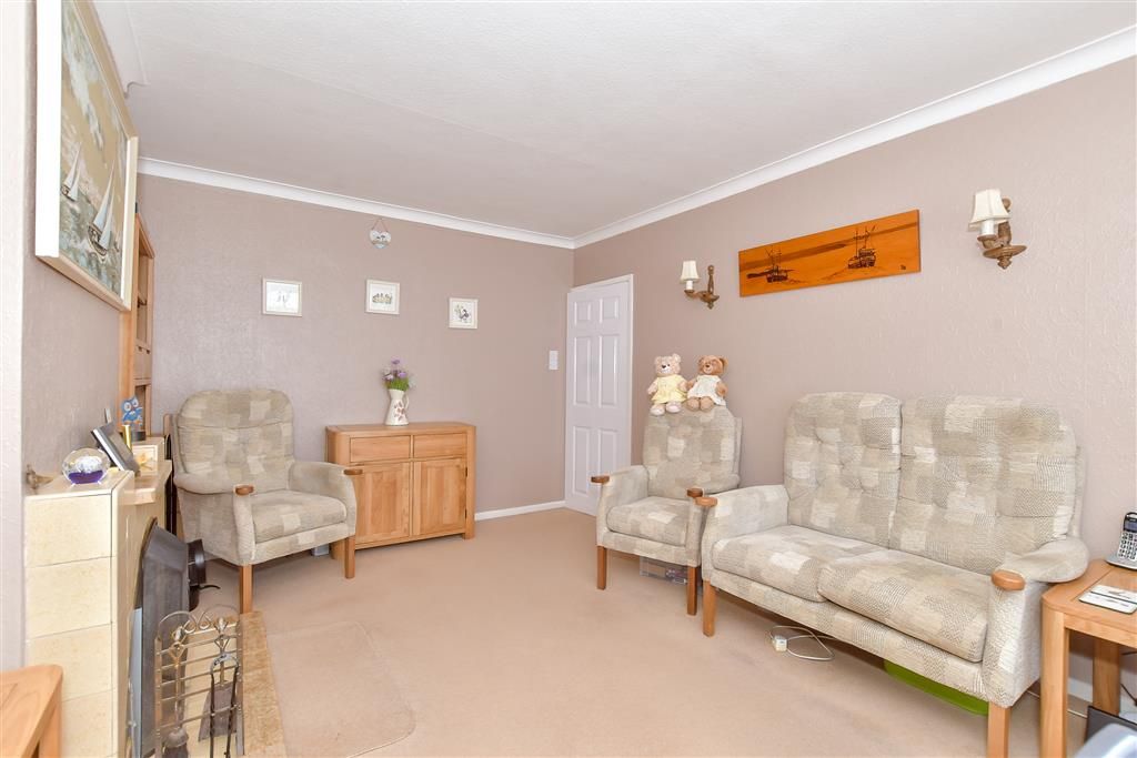 Property photo 3 of 13 Lounge