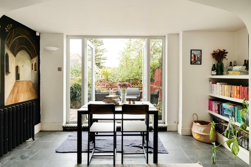 Property photo 1 of 18 Reception
