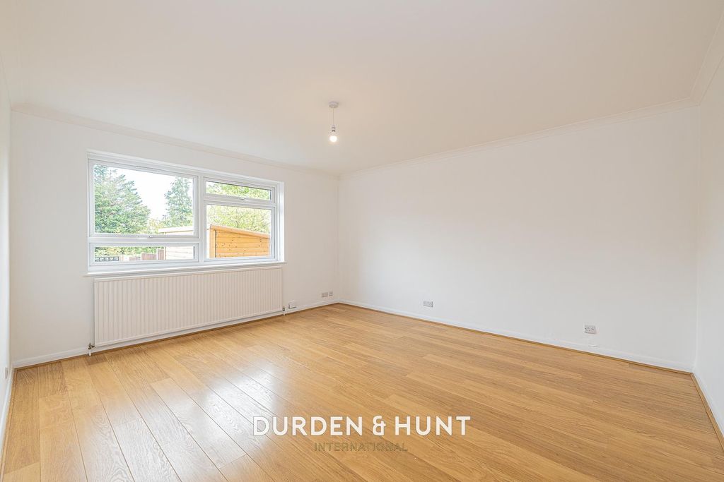 Property photo 2 of 17 Queens-16.Jpg