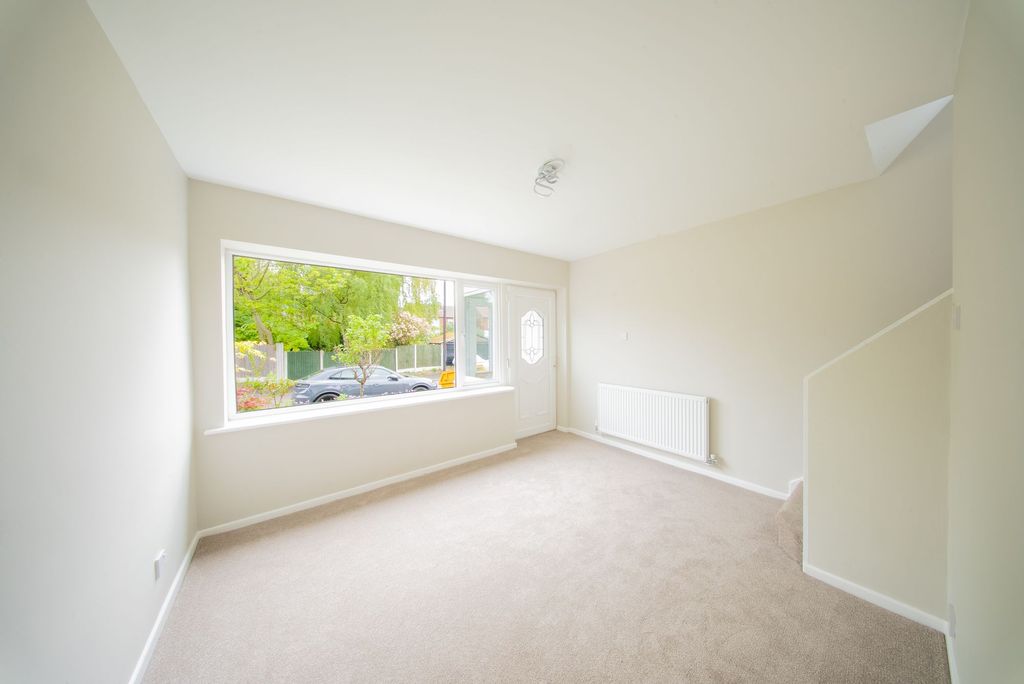 Property photo 2 of 9 Entrance Room