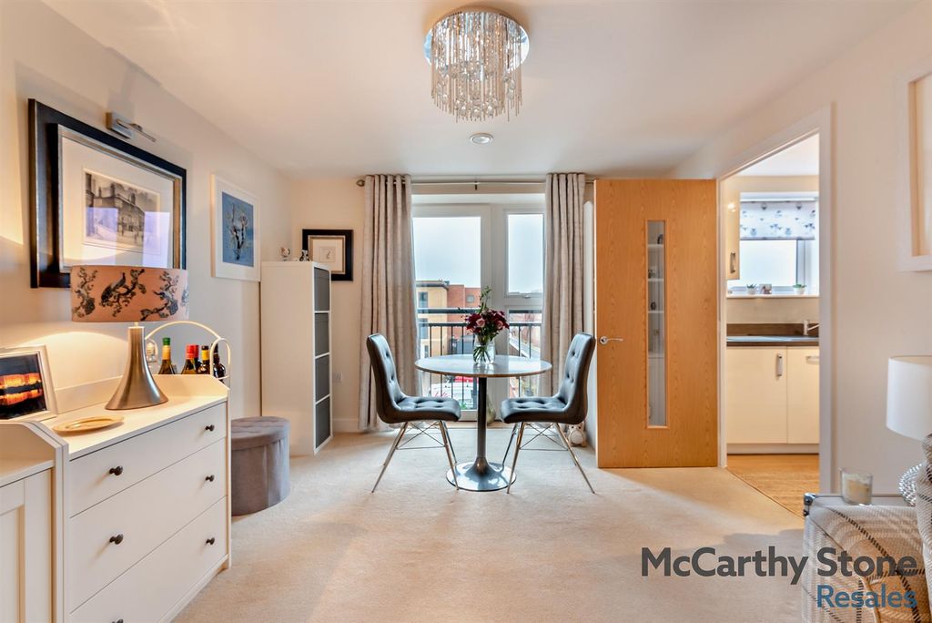 Property photo 3 of 13 8628485-Interior06-800.Jpg