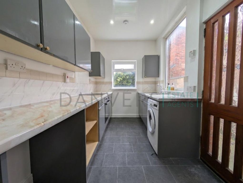 Property photo 1 of 8 Kitchen