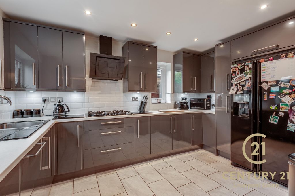 Property photo 3 of 33