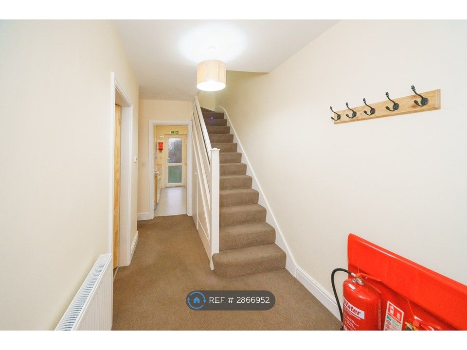 Property photo 2 of 9 Large Hallway