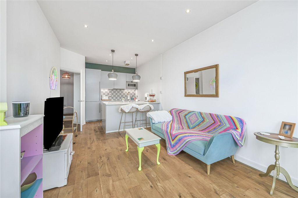 Property photo 3 of 6 Picture No. 15