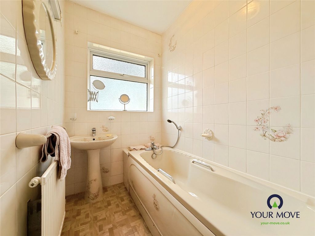 Property photo 3 of 13 Bathroom