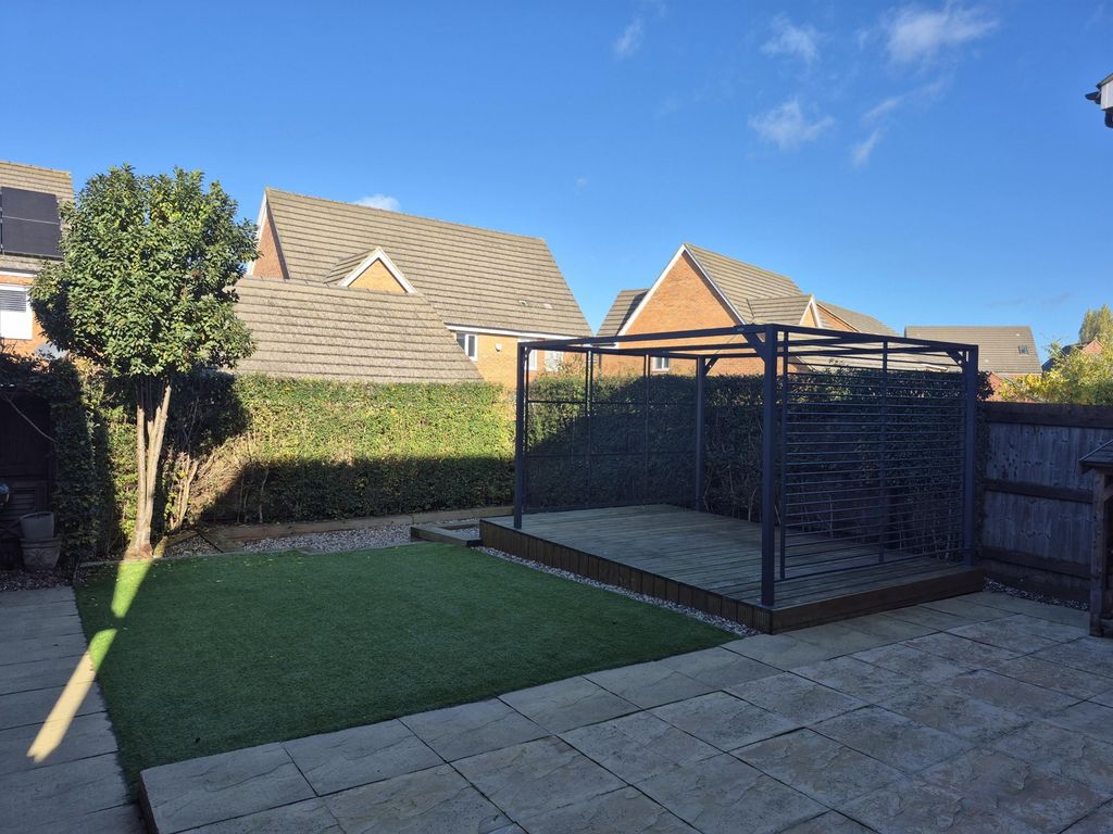 Property photo 3 of 18 Garden