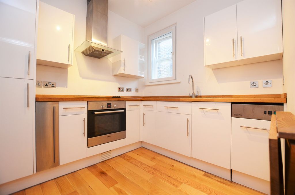 Property photo 2 of 9 Kitchen