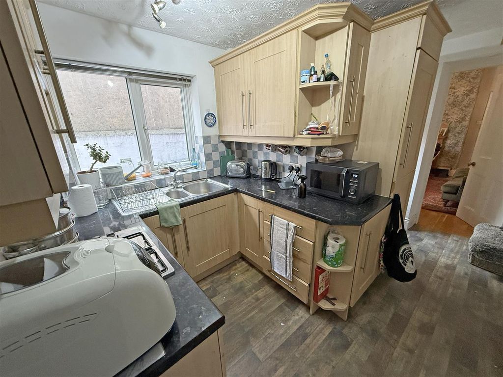 Property photo 3 of 11 Kitchen A1.Jpg