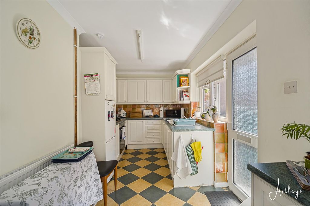 Property photo 3 of 13 Kitchen