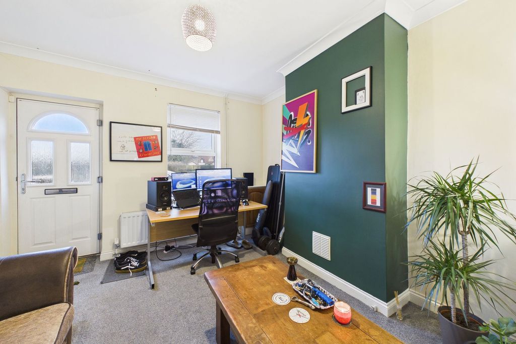 Property photo 2 of 21