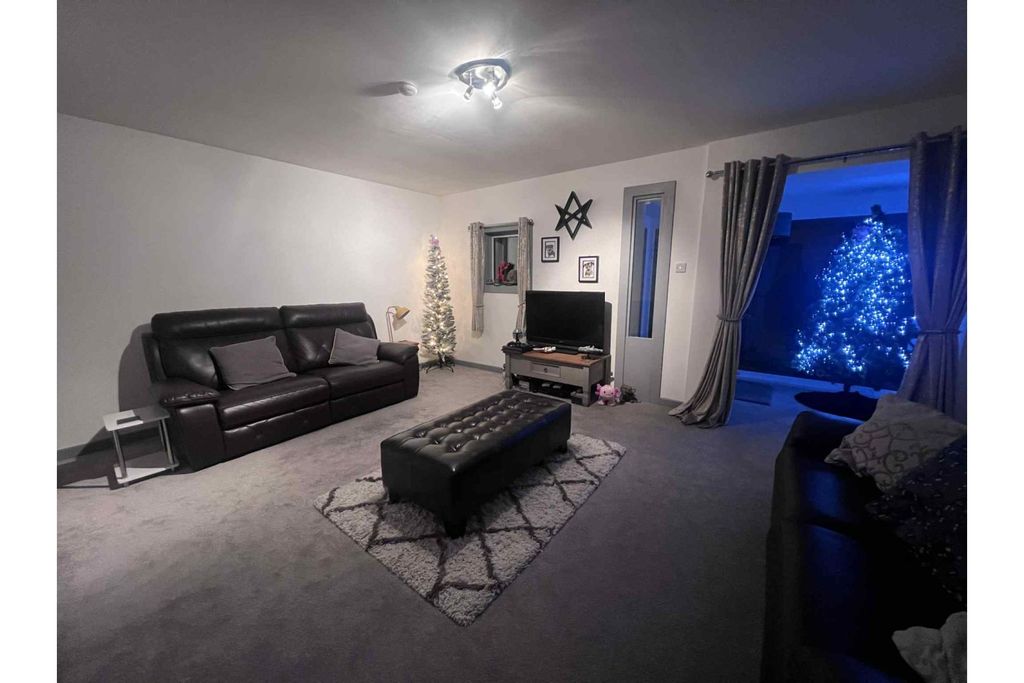 Property photo 2 of 12 Living Room