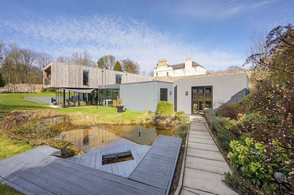 Property photo 1 of 61