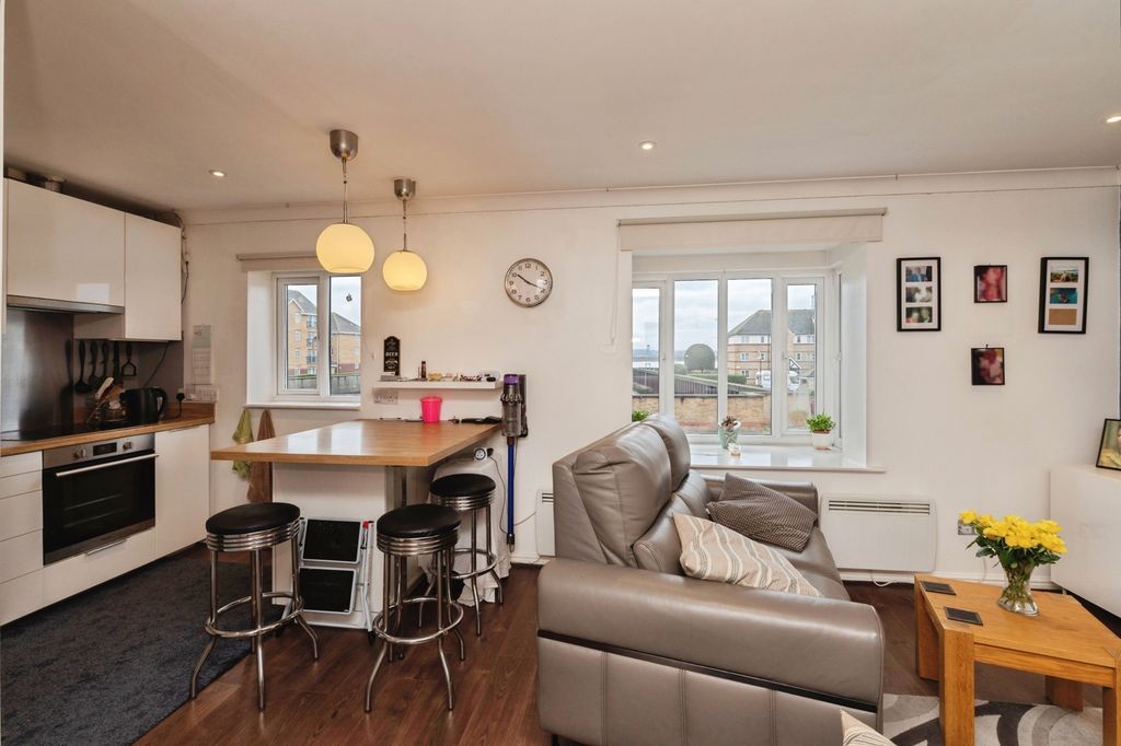 Property photo 2 of 13 Picture