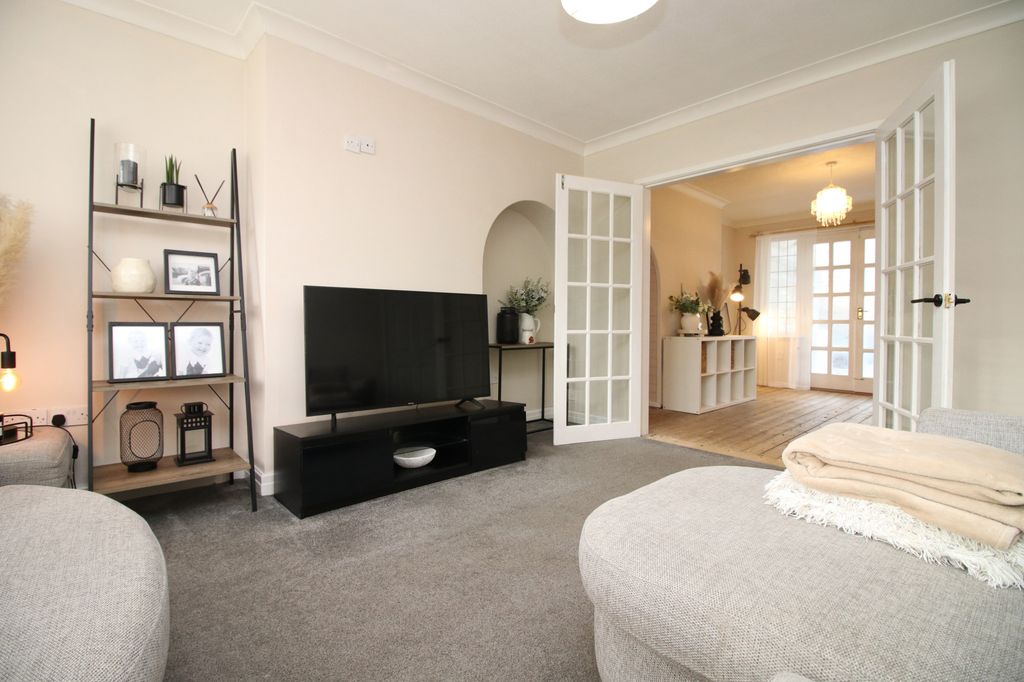 Property photo 3 of 23