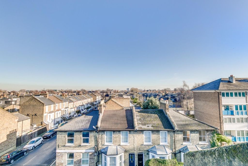 Property photo 3 of 16 Rooftop View Of London