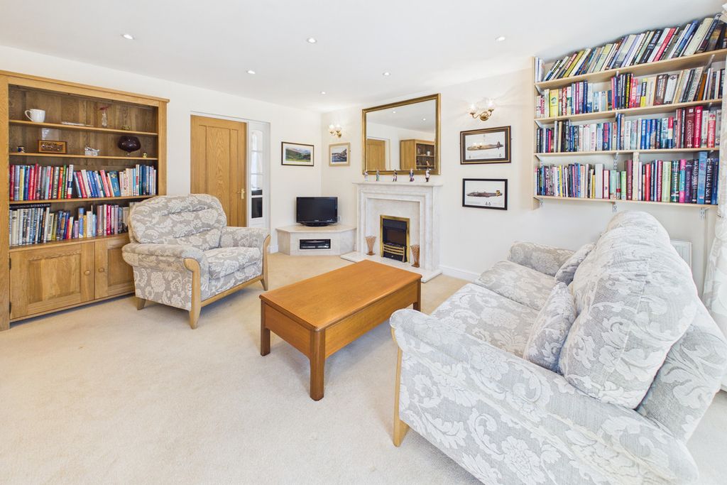 Property photo 2 of 27