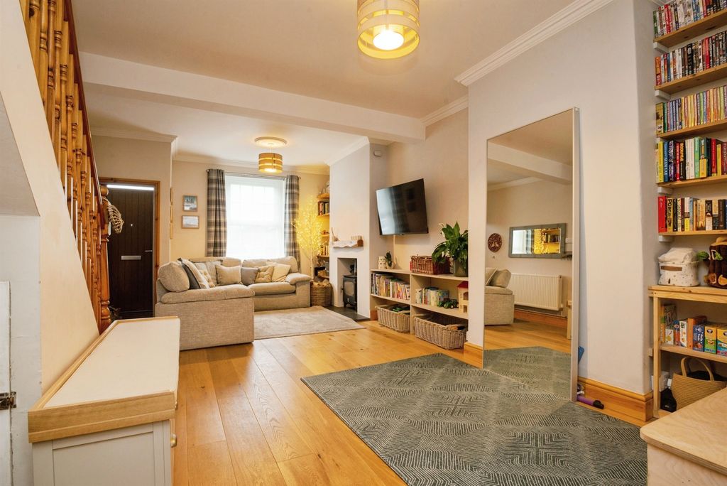 Property photo 3 of 25