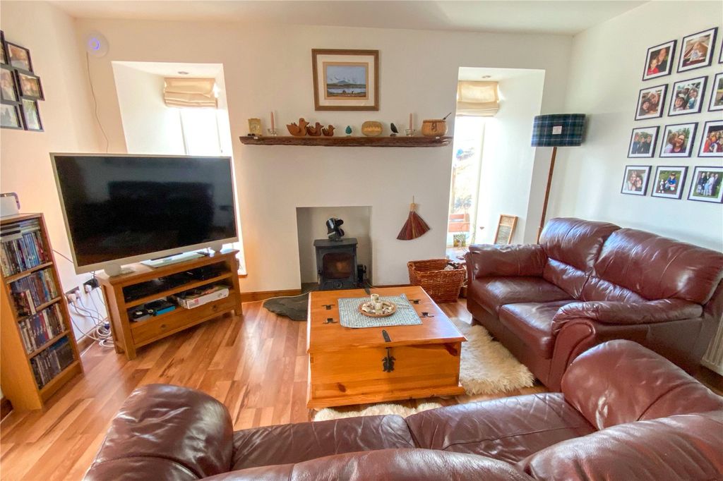 Property photo 2 of 38 Kitchen/Living