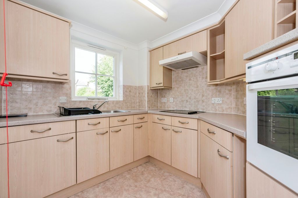 Property photo 3 of 10 Kitchen