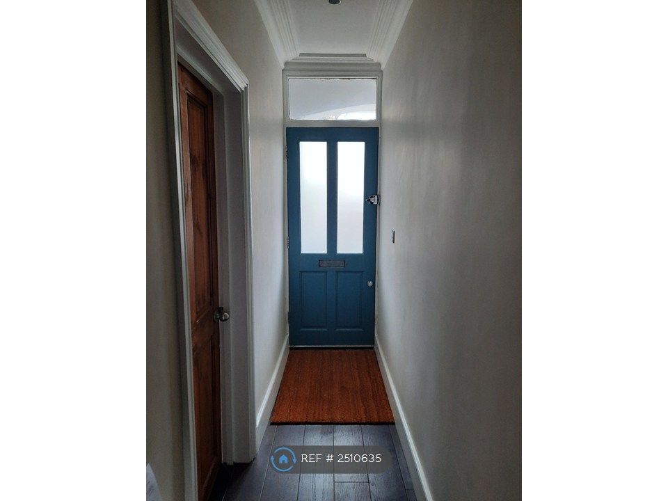 Property photo 2 of 10 Hall