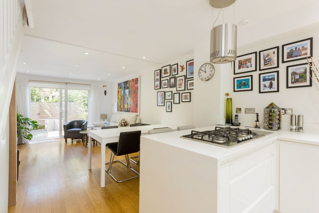 Property photo 1 of 11 103 Stevenage Road F
