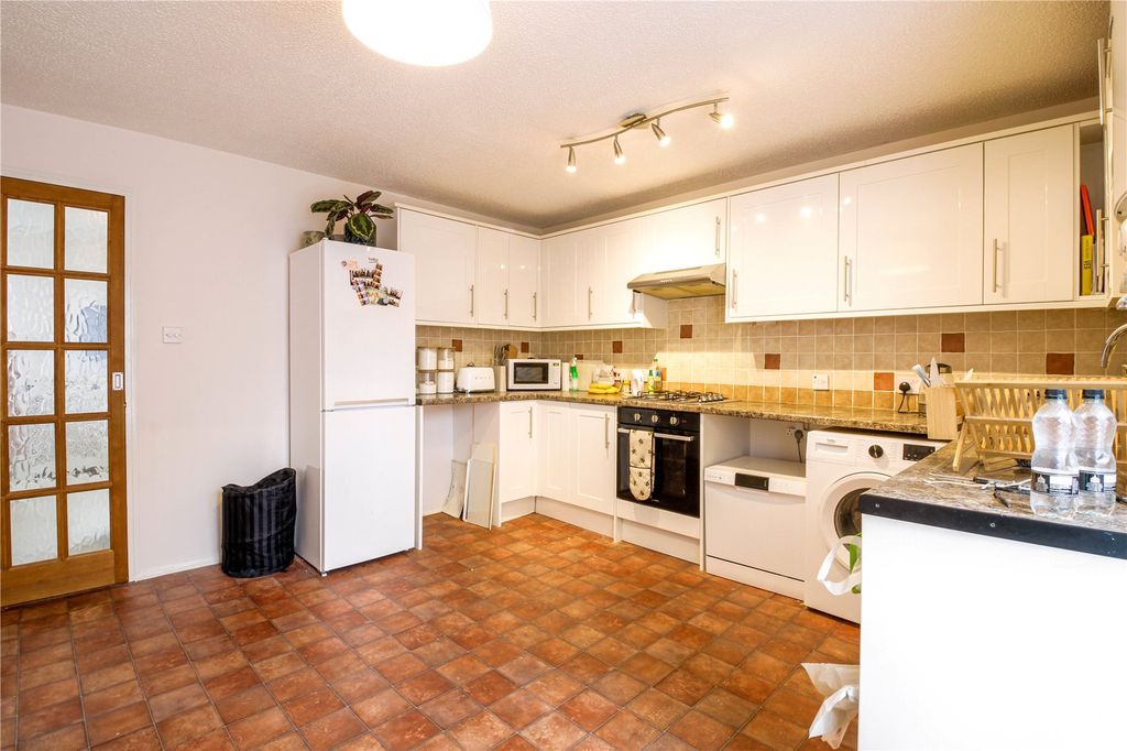 Property photo 2 of 11 Kitchen