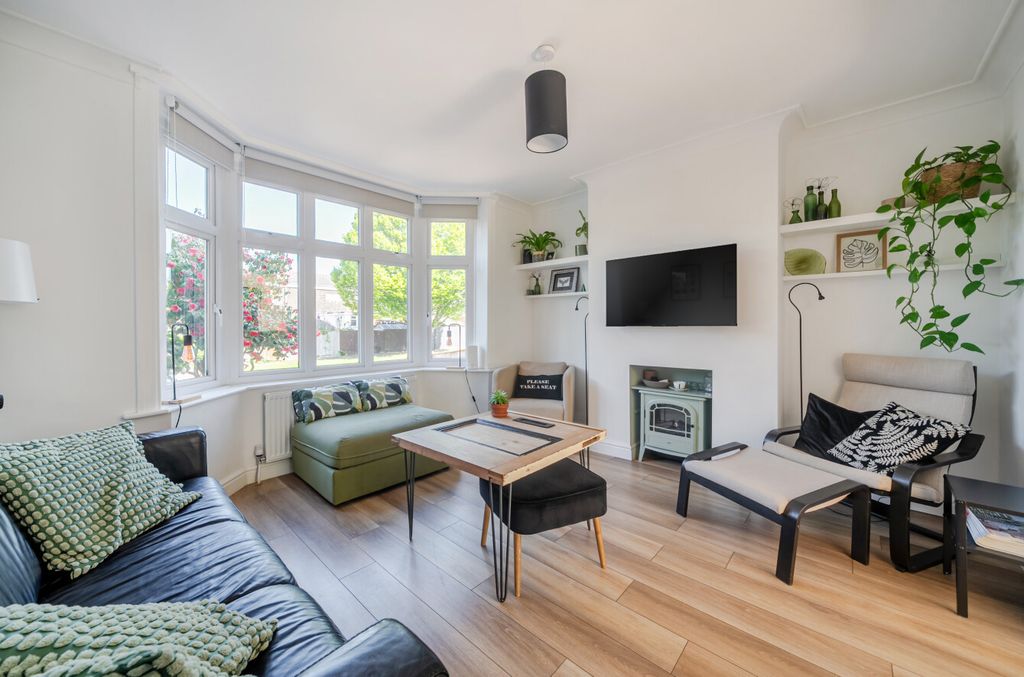 Property photo 2 of 19 1441419-33-69E95B...