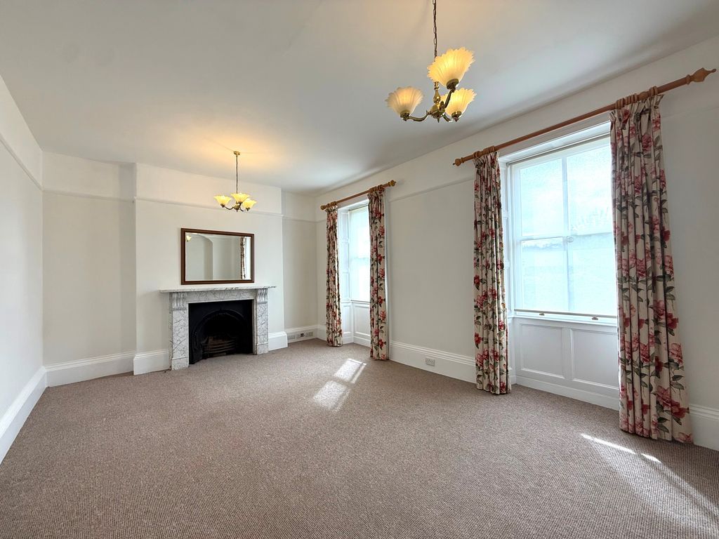 Property photo 3 of 20 7