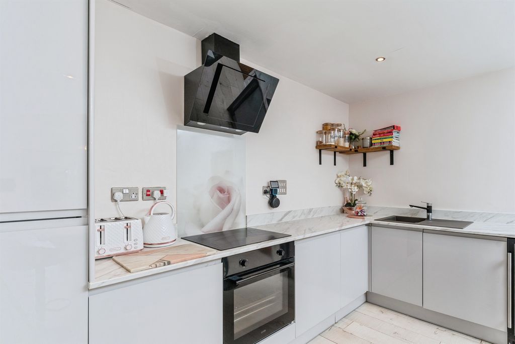 Additional image 6 of 2 bed flat for saleNew Crane Street, Chester CH1