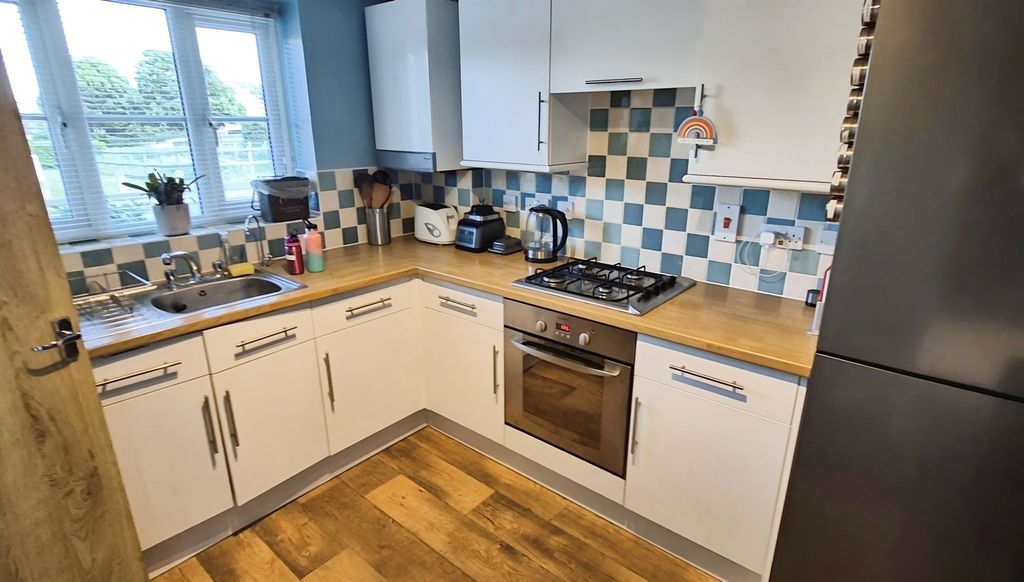 Property photo 3 of 11