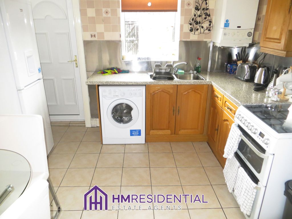 Property photo 2 of 5 Kitchen