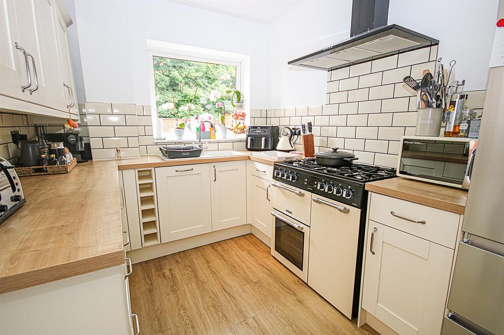 Property photo 2 of 12 Kit 1.Jpg