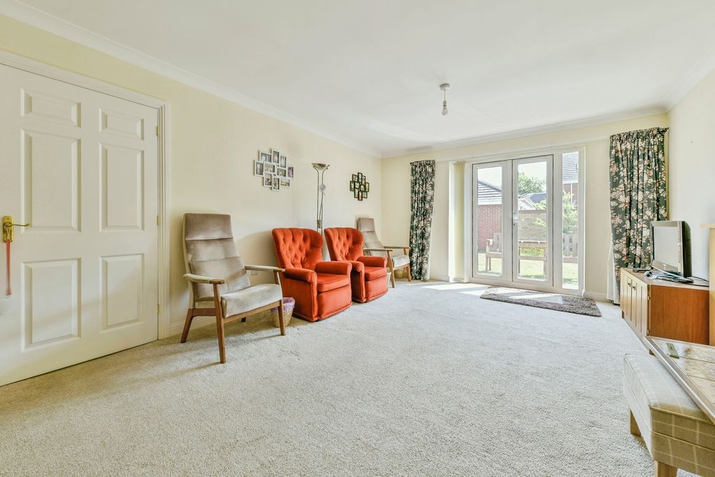 Property photo 2 of 18 Living Room